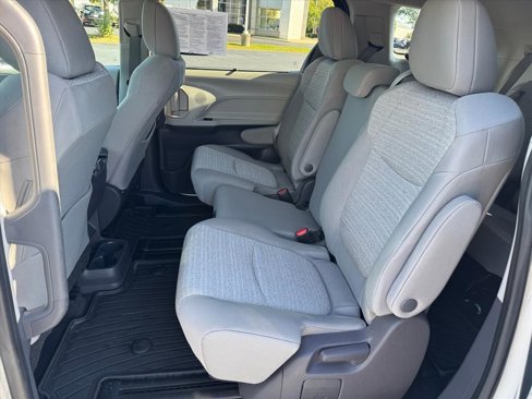Certified 2021 Toyota Sienna LE image 6