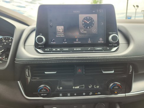 Used 2021 Nissan Rogue SV image 24
