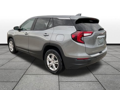 Used 2024 GMC Terrain SLE image 3