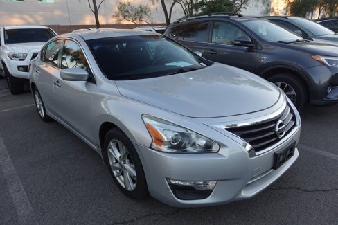 Used 2013 Nissan Altima 2.5 SV image 2