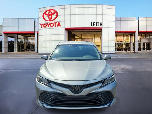 Used 2019 Toyota Camry LE image 2