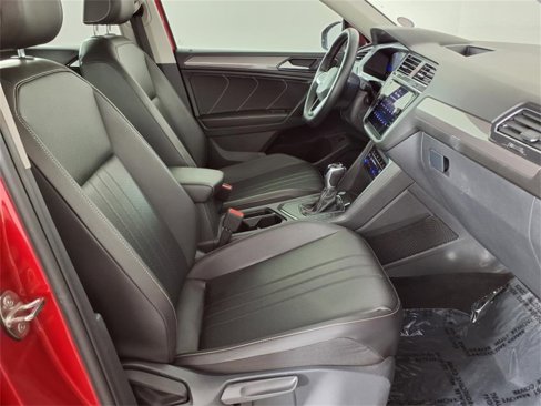 Used 2022 Volkswagen Tiguan SE image 9