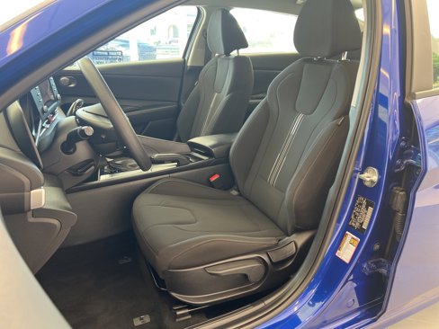 Used 2023 Hyundai Elantra SEL w/ Preferred Accessory Package image 35