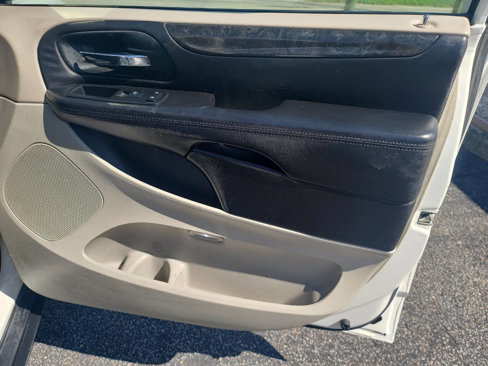 Used 2013 RAM C/V Tradesman image 27