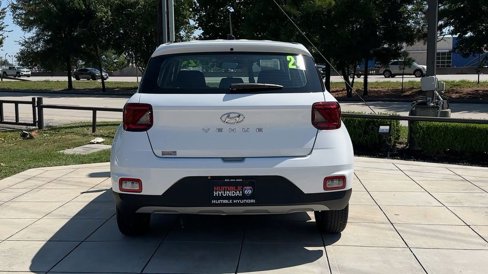 Certified 2024 Hyundai Venue SE image 18