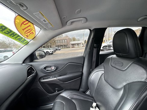 Used 2019 Jeep Cherokee Overland w/ Technology Group image 26