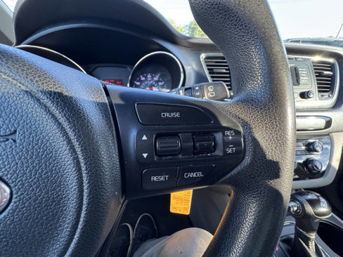 Used 2016 Kia Sedona LX w/ LX Convenience Package image 21