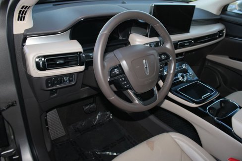 Used 2021 Lincoln Nautilus FWD w/ Equipment Group 101A image 3
