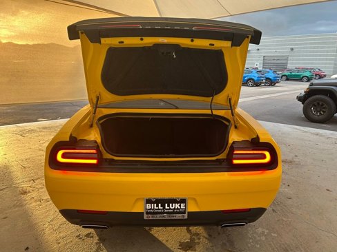 Used 2017 Dodge Challenger SXT w/ Blacktop Package image 7