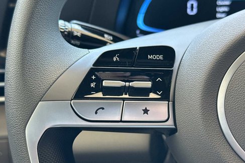 Certified 2025 Hyundai Elantra SE image 27