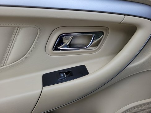 Used 2013 Ford Taurus SE image 19