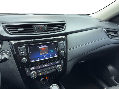 Used 2018 Nissan Rogue SV image 23