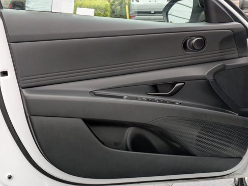 Used 2025 Hyundai Elantra Sport image 15