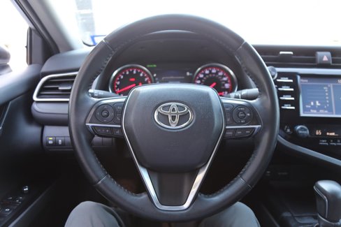 Used 2018 Toyota Camry XSE image 37