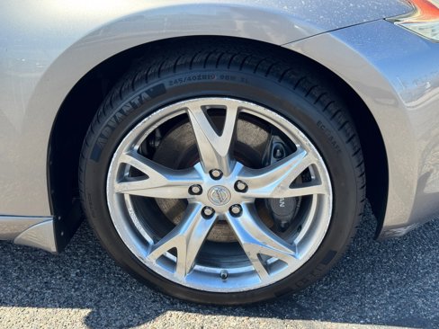 Used 2010 Nissan 370Z Touring w/ Sport Pkg image 9