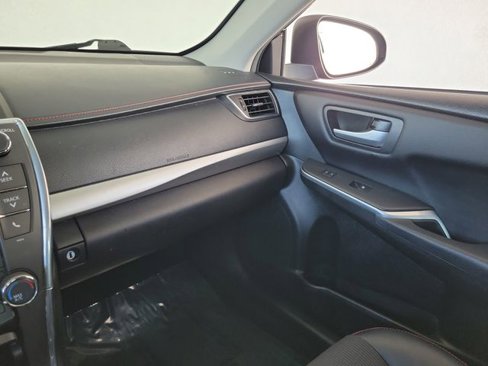 Used 2017 Toyota Camry SE image 9