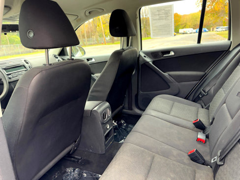 Used 2012 Volkswagen Tiguan S image 32