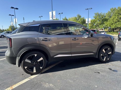 Used 2025 Nissan Kicks SR w/ SR Premium Package image 6