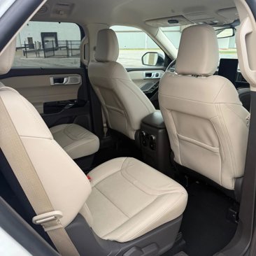 Used 2023 Ford Explorer Platinum w/ Premium Technology Package image 7