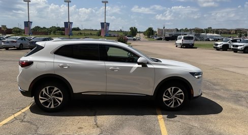 Used 2023 Buick Envision Essence image 3