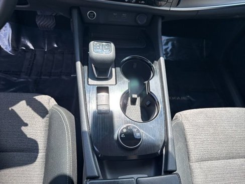 Used 2022 Nissan Rogue SV image 29