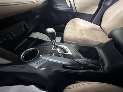 Used 2015 Toyota RAV4 Limited image 31