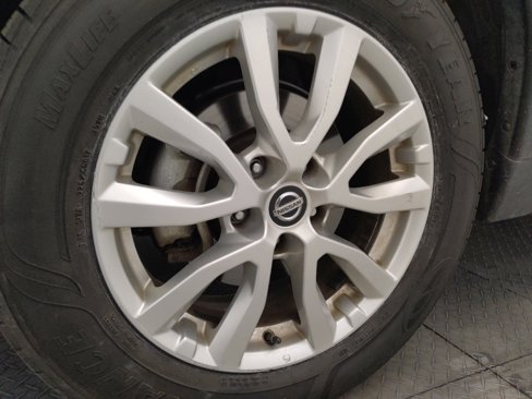 Used 2017 Nissan Rogue SV w/ SV Premium Package image 31
