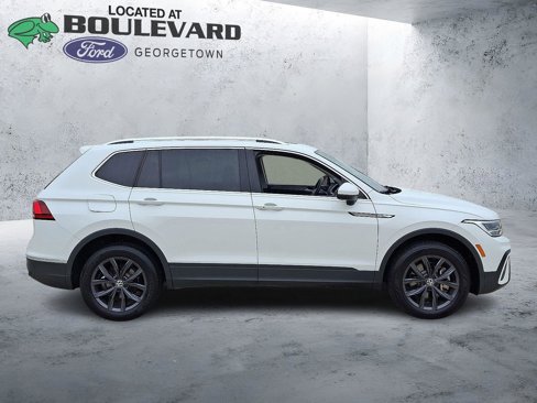 Used 2022 Volkswagen Tiguan SE image 6