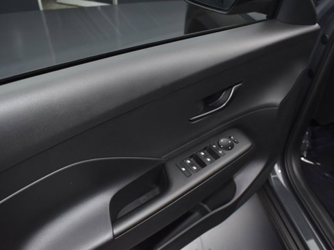 Certified 2025 Hyundai Kona SE image 13
