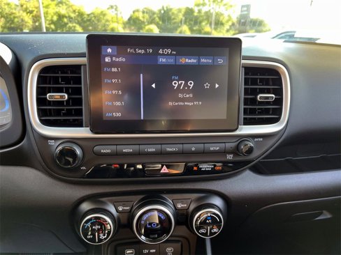 Certified 2023 Hyundai Venue SEL image 22