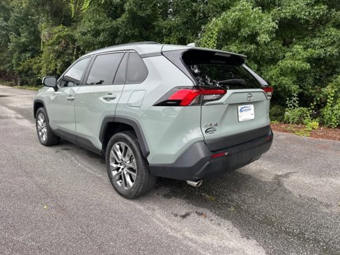 Used 2022 Toyota RAV4 XLE Premium image 3