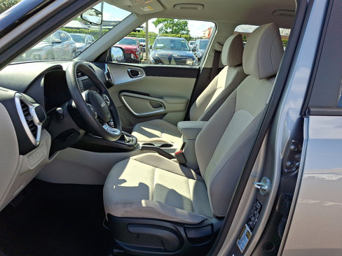 Used 2022 Kia Soul LX image 12