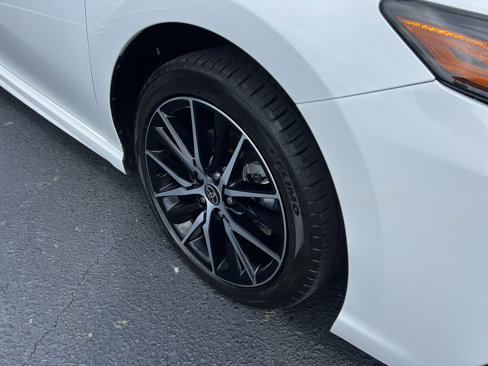 Used 2024 Toyota Camry SE image 16