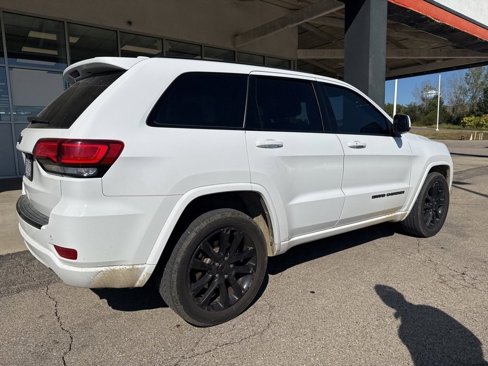 Used 2017 Jeep Grand Cherokee Altitude image 3