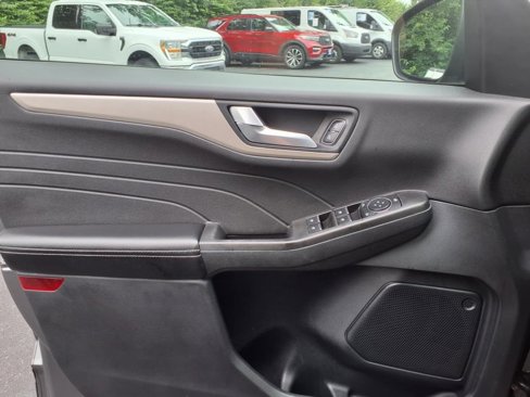 Used 2021 Ford Escape SE w/ SE Sport Appearance Package image 16