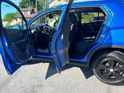 Used 2016 Chevrolet Trax LT w/ LT Sun and Sound Package image 14
