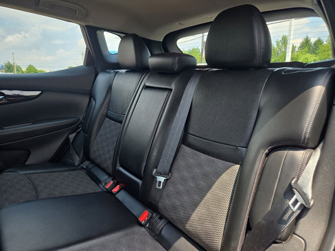 Used 2022 Nissan Rogue Sport SV w/ Technology Package image 12