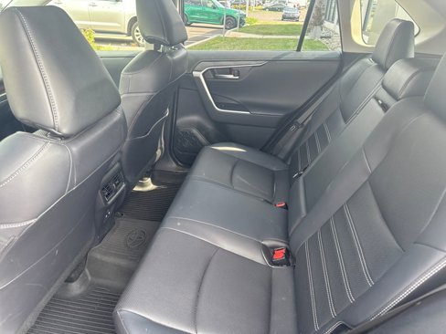Used 2020 Toyota RAV4 Limited image 10
