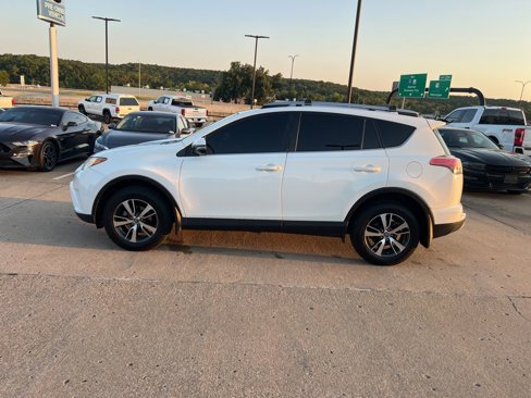 Used 2018 Toyota RAV4 XLE image 4