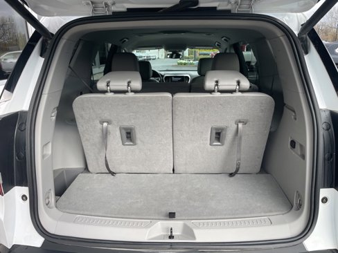 Used 2023 GMC Acadia SLT image 13