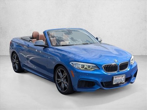 Used 2015 BMW M235i Convertible image 3