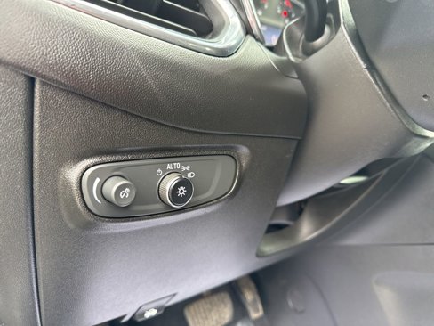 Used 2020 Chevrolet Equinox LT image 17