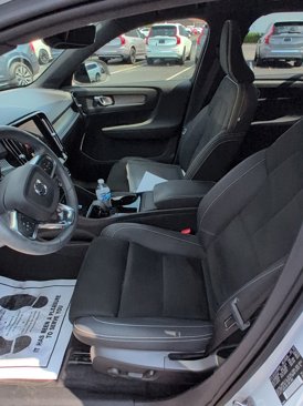 Certified 2022 Volvo XC40 P8 Recharge Plus image 4