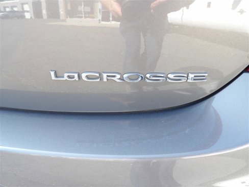 Used 2017 Buick LaCrosse Essence image 5