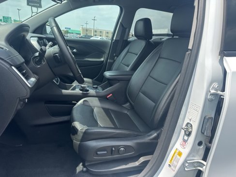 Used 2024 GMC Terrain SLT image 17
