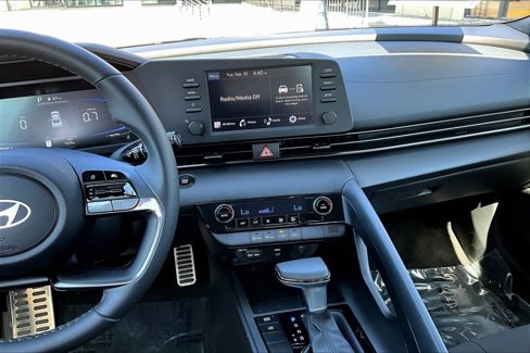 Certified 2025 Hyundai Elantra Sport image 8