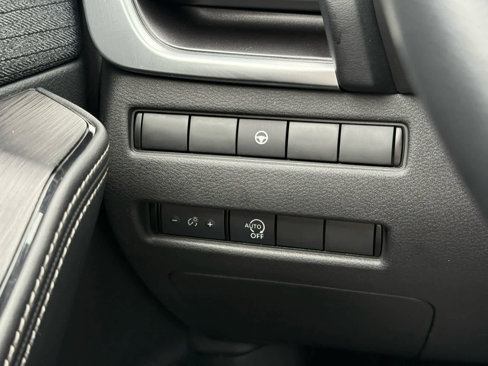 Used 2023 Nissan Rogue SV image 27