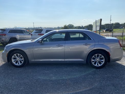 Used 2016 Chrysler 300 Limited image 8