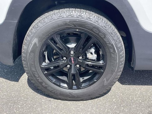 Used 2022 GMC Terrain AT4 w/ Infotainment Package II image 9