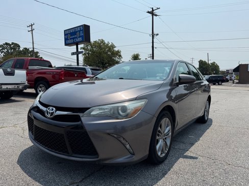 Used 2016 Toyota Camry SE image 1
